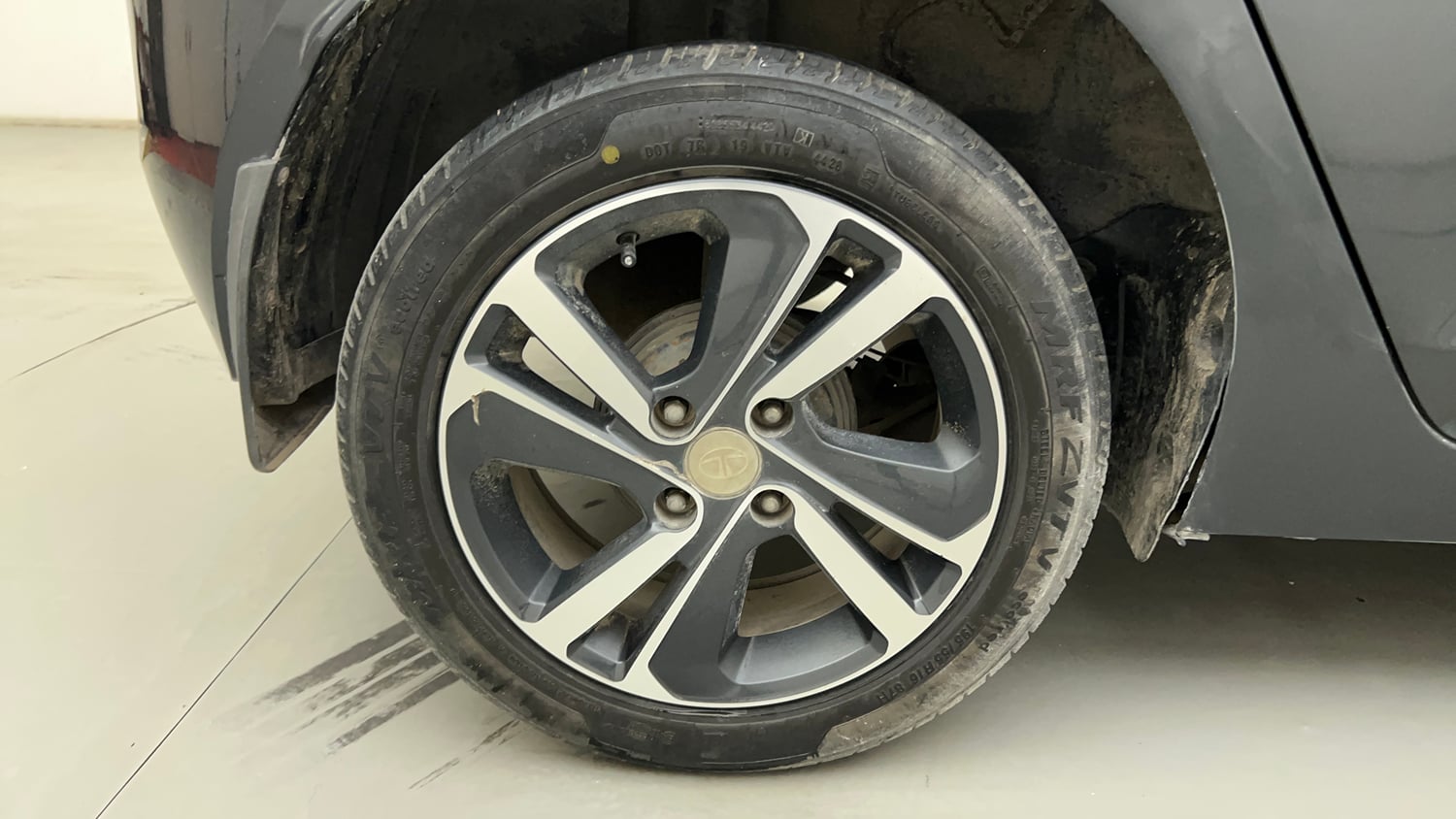 Used 2020 Tata Altroz XZ Petrol Petrol Manual tyres RIGHT REAR TYRE RIM VIEW