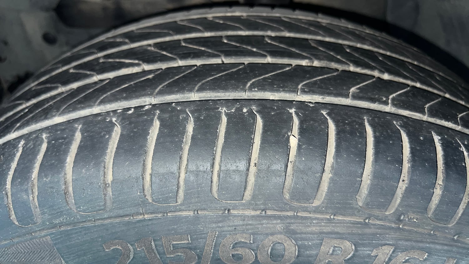 Used 2017 Maruti Suzuki Vitara Brezza ZDi+ Dual Tone Diesel Manual tyres LEFT FRONT TYRE TREAD VIEW