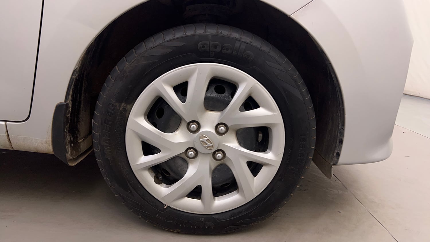 Used 2018 Hyundai Grand i10 Magna 1.2 Kappa VTVT Petrol Manual tyres RIGHT FRONT TYRE RIM VIEW
