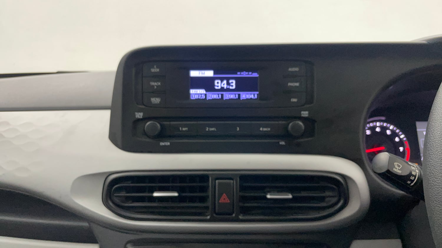 Used 2023 Hyundai Grand i10 Nios Magna 1.2 Kappa VTVT Petrol Manual interior MUSIC SYSTEM & AC CONTROL VIEW