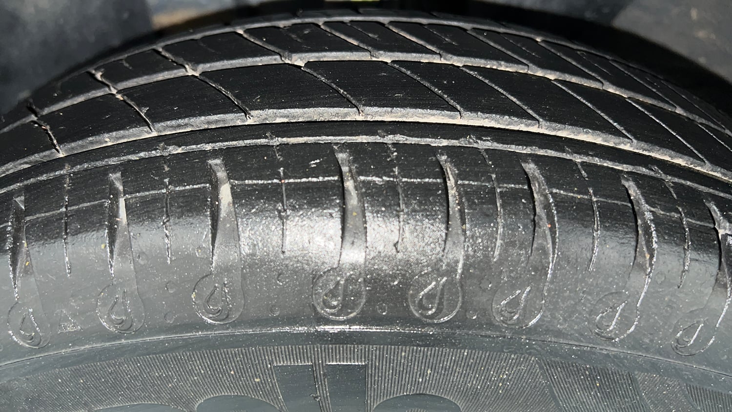 Used 2022 Renault Kwid CLIMBER 1.0 (O) Petrol Manual tyres LEFT FRONT TYRE TREAD VIEW