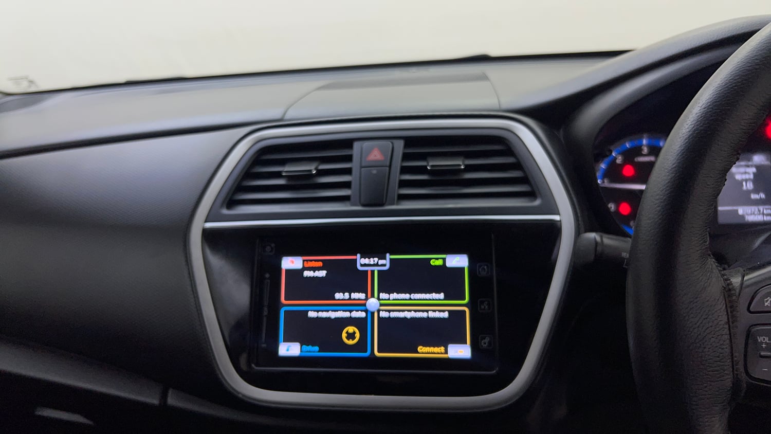 Used 2016 Maruti Suzuki S-Cross Zeta 1.3 Diesel Manual top_features Integrated (in-dash) music system