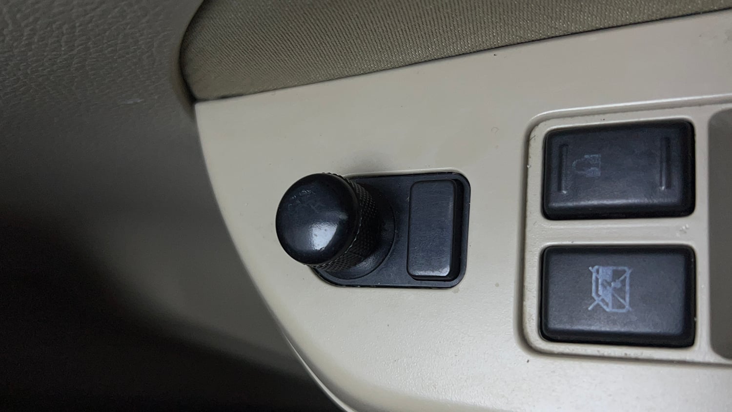 Used 2018 Maruti Suzuki Ertiga VXI Petrol Manual top_features Adjustable ORVM