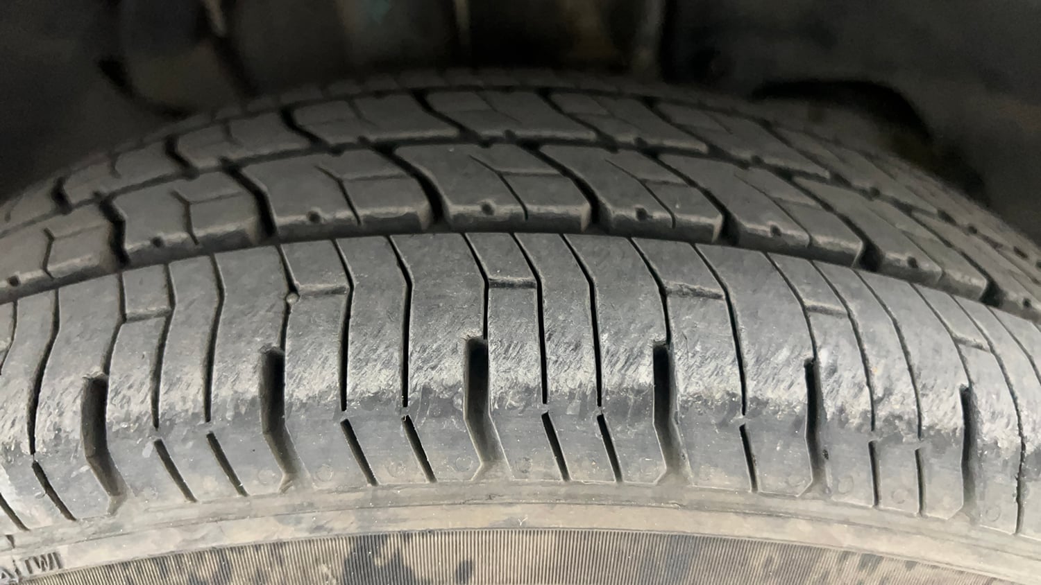 Used 2017 Tata Tiago Revotron XT Petrol Manual tyres RIGHT FRONT TYRE TREAD VIEW