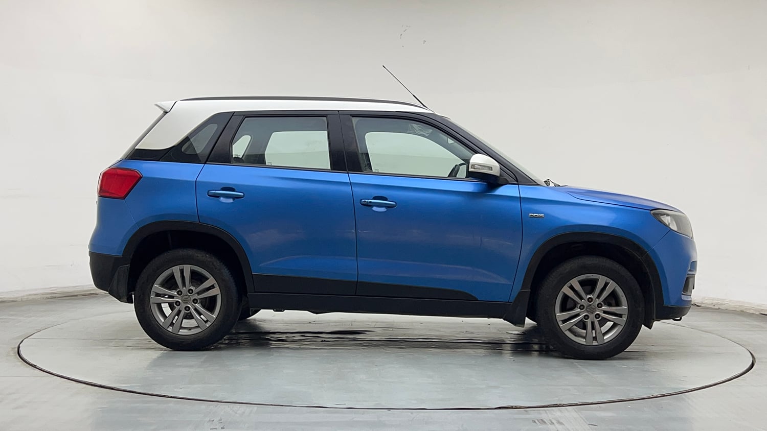 Used 2017 Maruti Suzuki Vitara Brezza ZDi+ Dual Tone Diesel Manual exterior RIGHT SIDE VIEW
