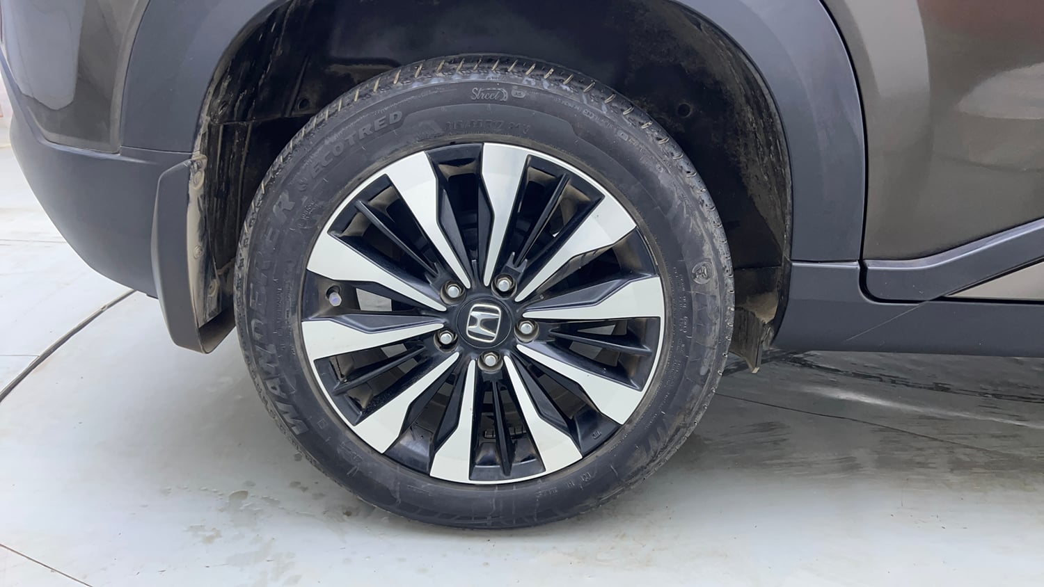 Used 2024 Honda Elevate ZX CVT Petrol Automatic tyres RIGHT REAR TYRE RIM VIEW