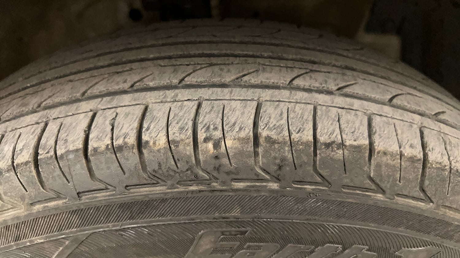 Used 2013 Maruti Suzuki Swift VXi Petrol Manual tyres RIGHT FRONT TYRE TREAD VIEW