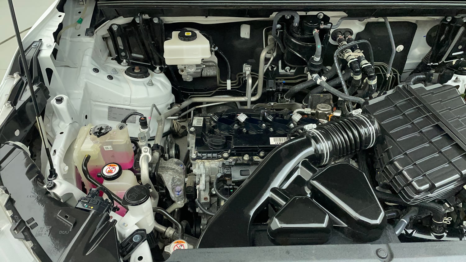 Used 2024 Maruti Suzuki Invicto Alpha Plus 7 STR Hybrid Automatic engine ENGINE RIGHT SIDE VIEW