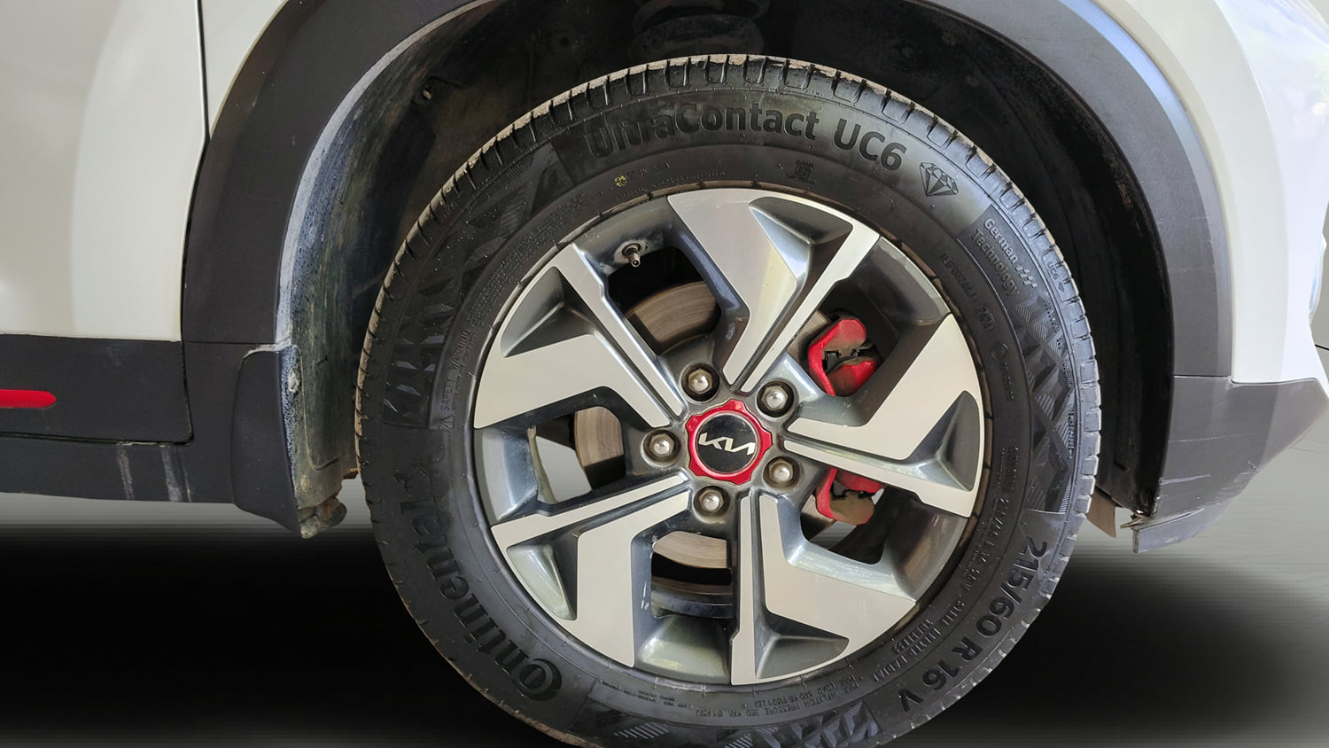 Used 2021 Kia Sonet GTX Plus 1.5 AT Diesel Automatic tyres RIGHT FRONT TYRE RIM VIEW