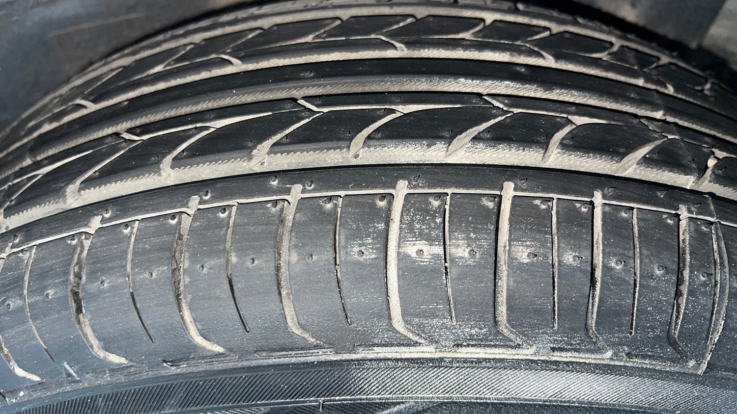 Used 2016 Hyundai Elite i20 Magna 1.2 Petrol Manual tyres LEFT REAR TYRE TREAD VIEW