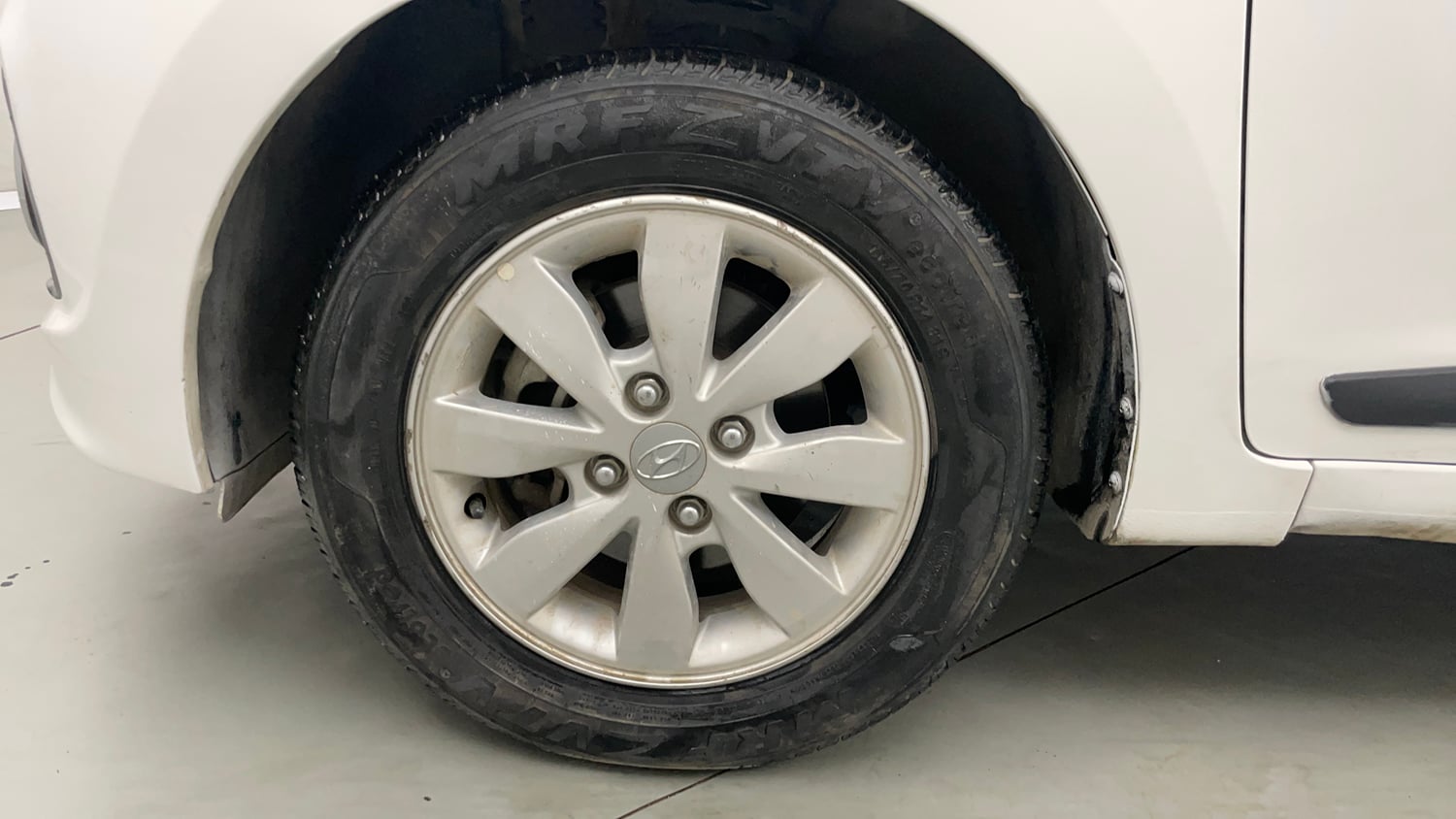 Used 2014 Hyundai Xcent S 1.2 (O) Petrol Manual tyres LEFT FRONT TYRE RIM VIEW