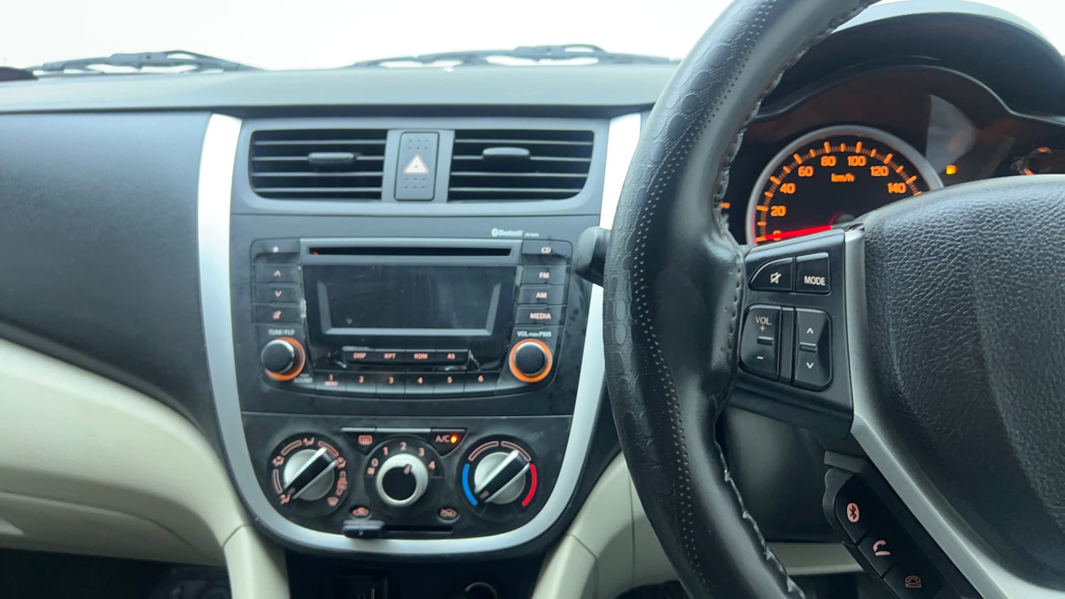 Used 2019 Maruti Suzuki Celerio ZXi Petrol Manual top_features Integrated (in-dash) music system