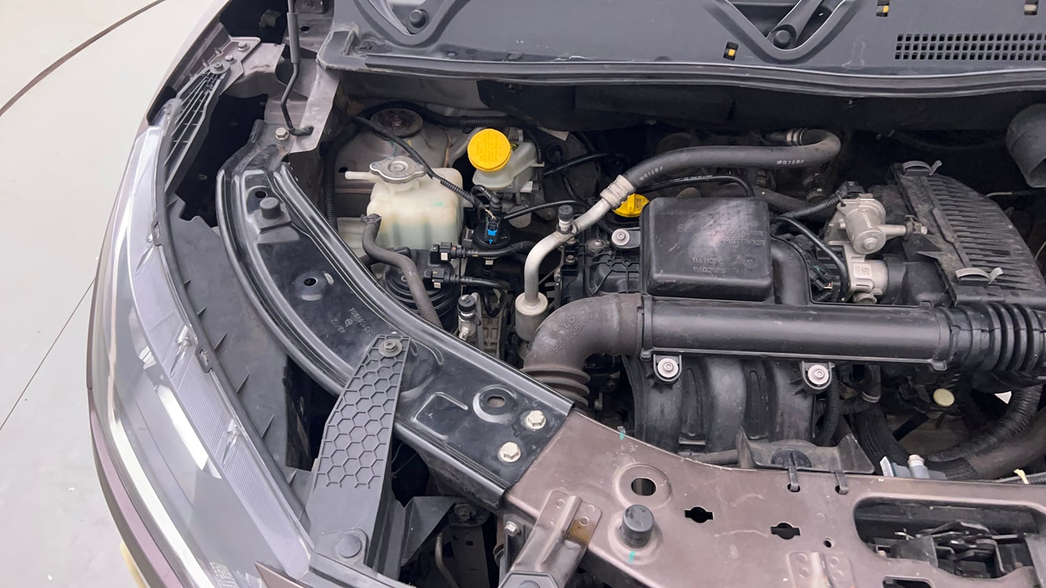 Used 2023 Nissan Magnite XE Petrol Manual engine ENGINE RIGHT SIDE VIEW