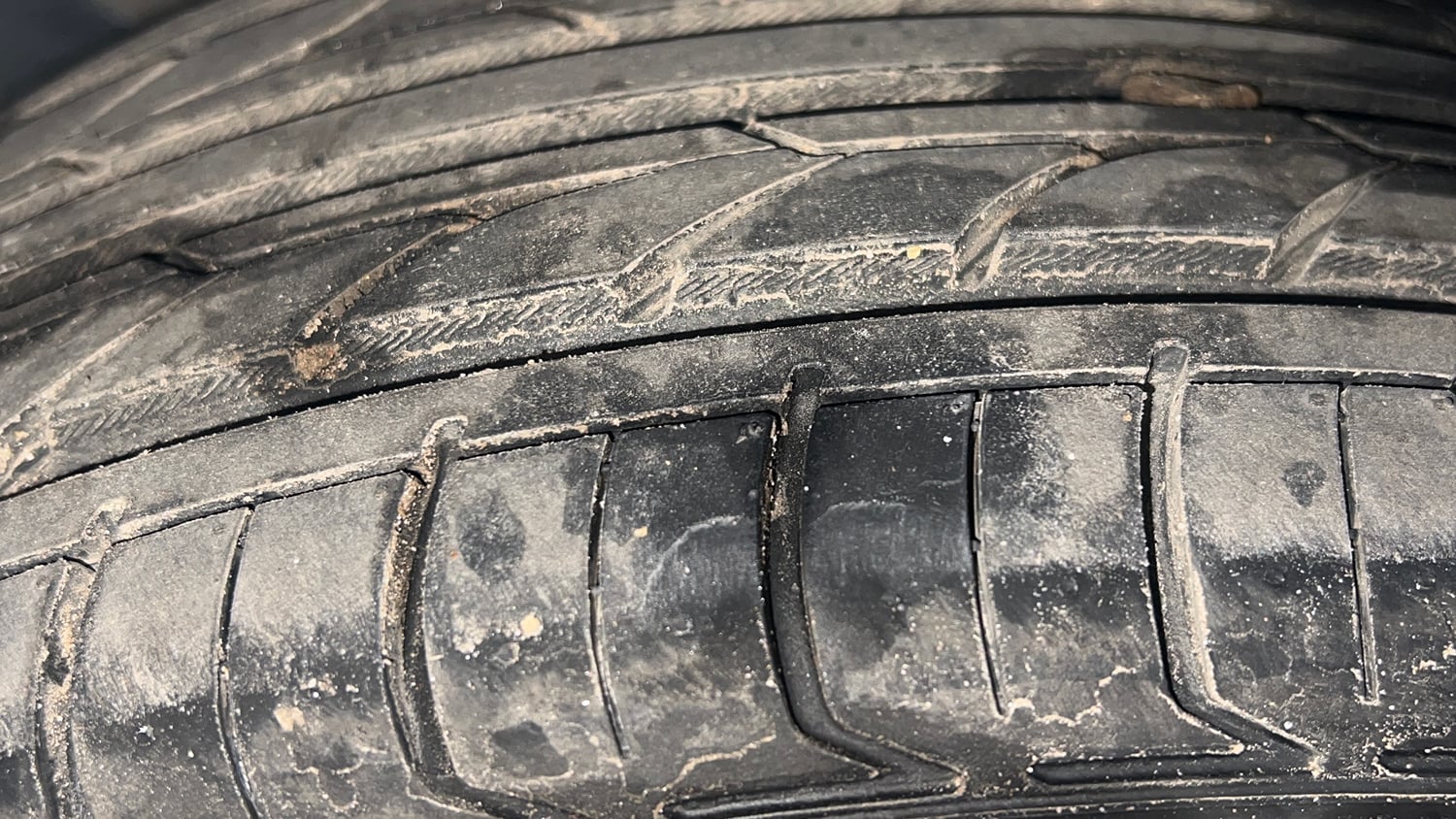 Used 2019 Hyundai Elite i20 Sportz Plus 1.2 Dual Tone Petrol Manual tyres LEFT FRONT TYRE TREAD VIEW