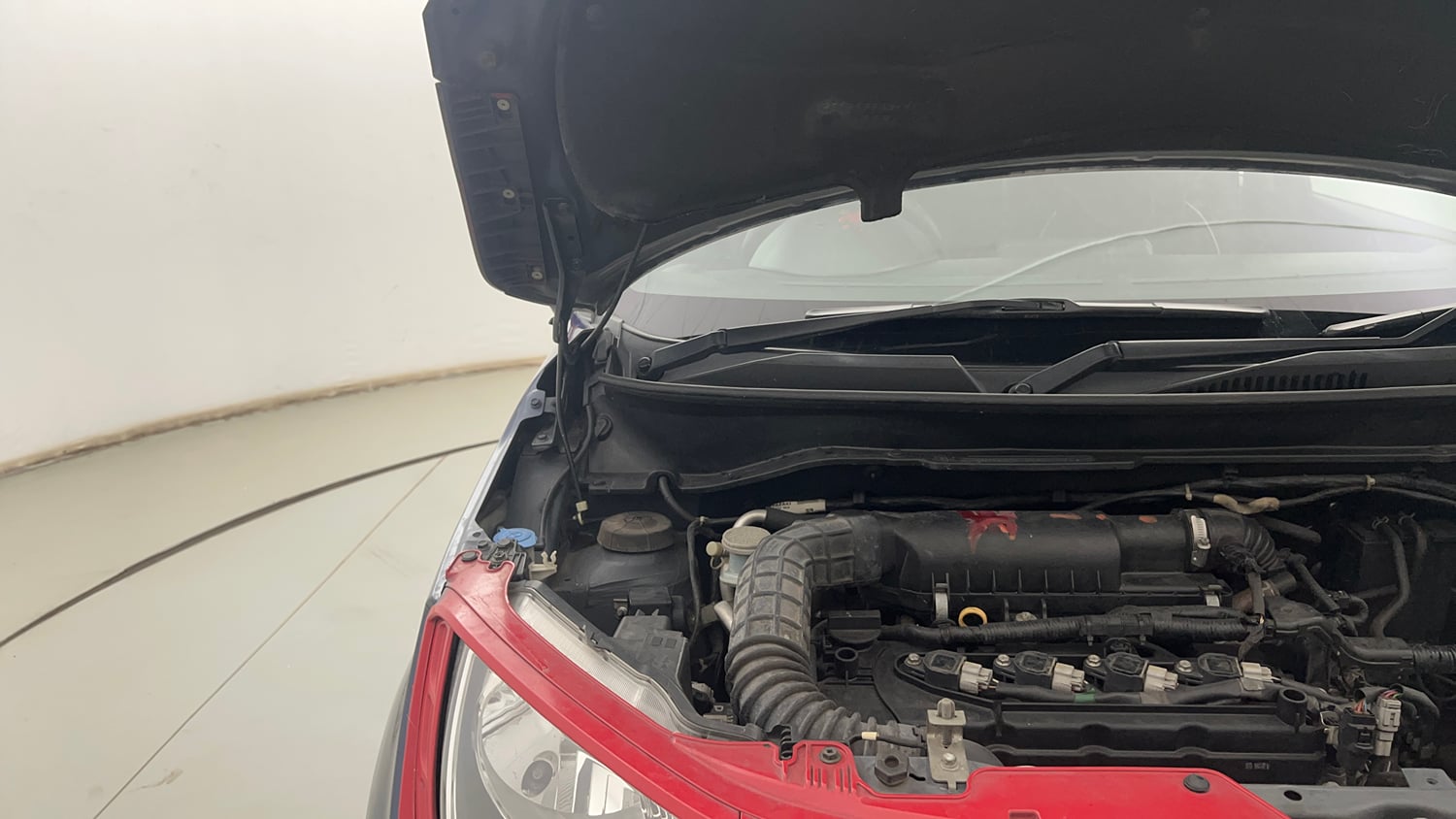Used 2022 Maruti Suzuki Ignis Sigma 1.2 MT Petrol Manual engine ENGINE RIGHT SIDE HINGE & APRON VIEW