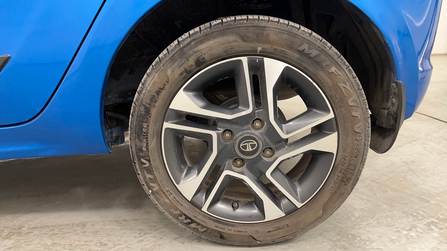 Used 2019 Tata Tiago Revotron XZ Plus Petrol Manual tyres LEFT REAR TYRE RIM VIEW