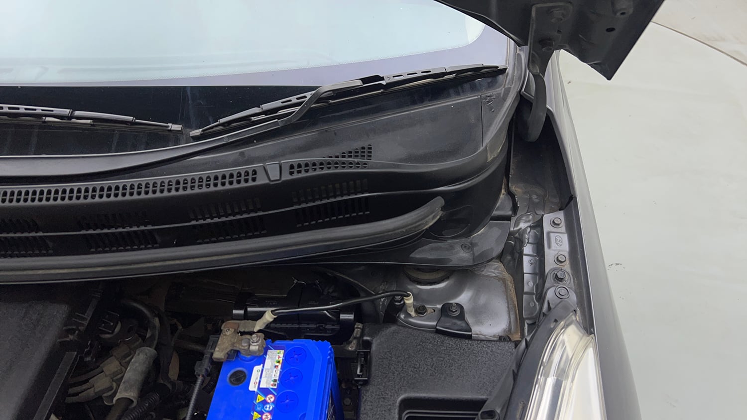 Used 2017 Hyundai Grand i10 Sportz (O) AT 1.2 Kappa VTVT Petrol Automatic engine ENGINE LEFT SIDE HINGE & APRON VIEW