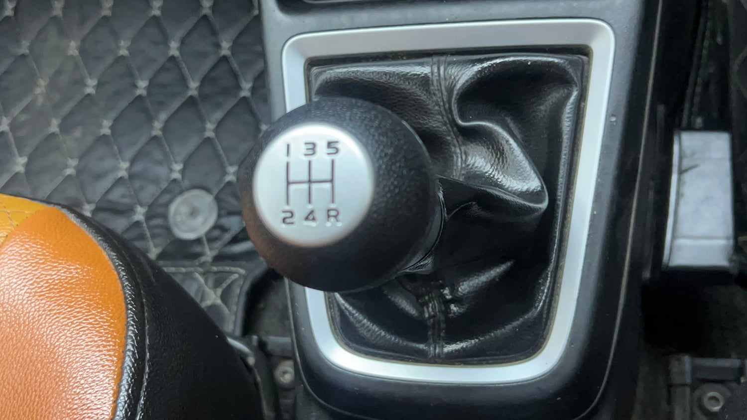 Used 2018 Maruti Suzuki Swift VXi Petrol Manual interior GEAR  KNOB VIEW