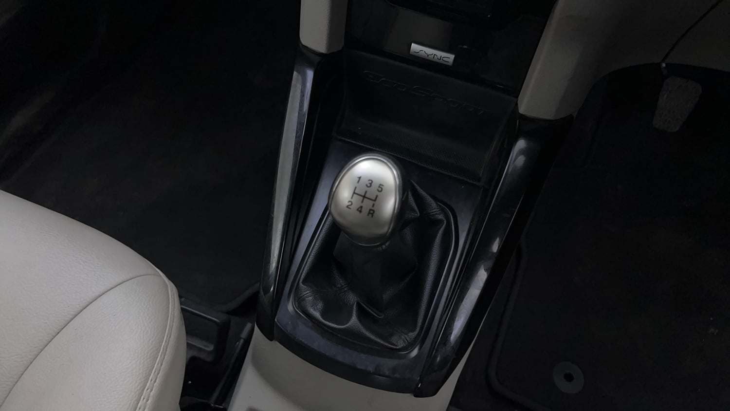 Used 2016 Ford EcoSport Titanium 1.5L Ti-VCT Petrol Manual interior GEAR  KNOB VIEW