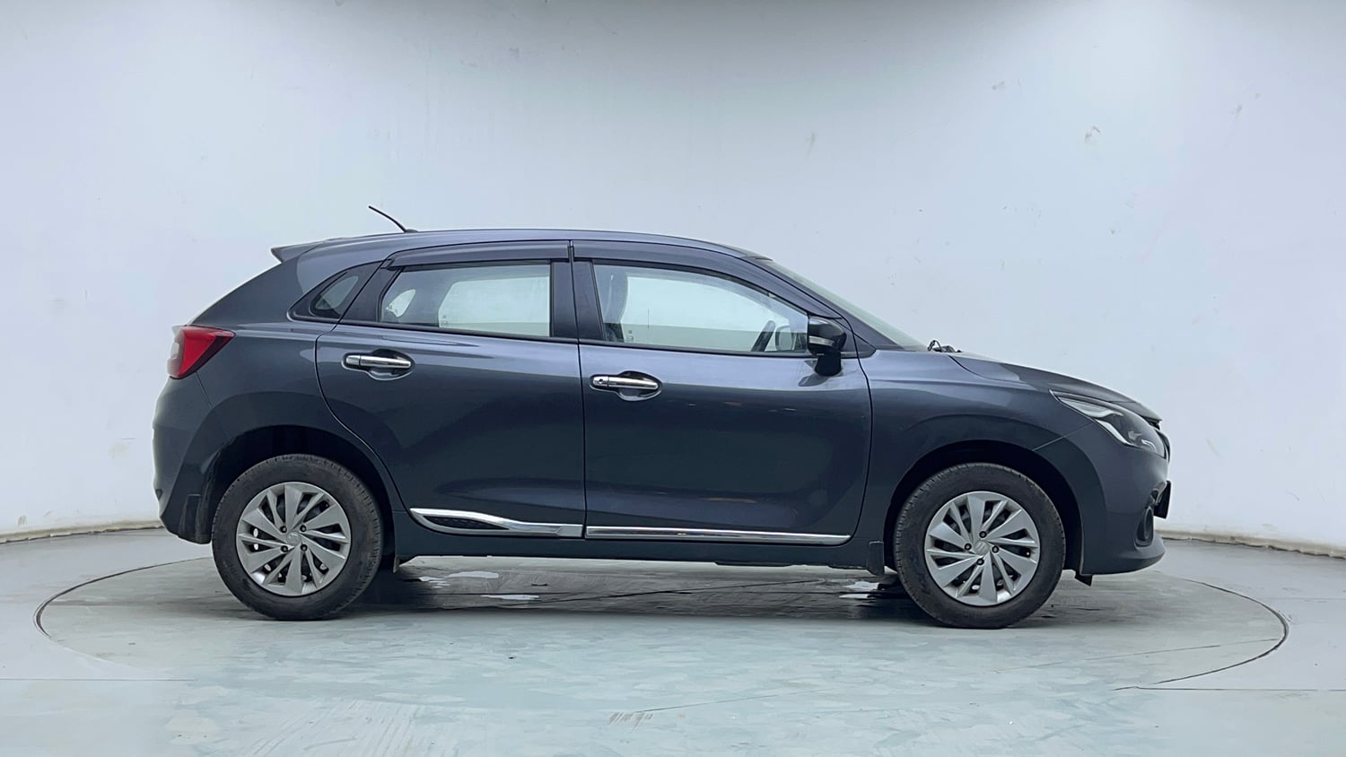Used 2024 Maruti Suzuki Baleno Delta MT Petrol Manual exterior RIGHT SIDE VIEW