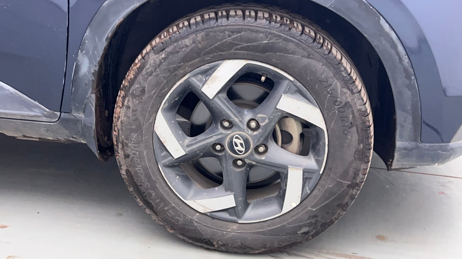 Used 2019 Hyundai Venue SX 1.4 (O) CRDi Diesel Manual tyres RIGHT FRONT TYRE RIM VIEW