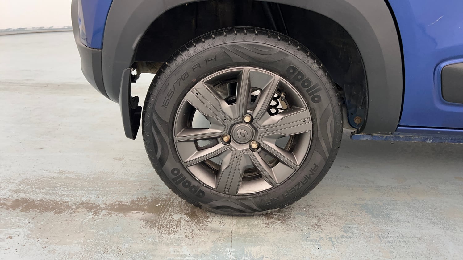 Used 2022 Renault Kwid CLIMBER 1.0 (O) Petrol Manual tyres RIGHT REAR TYRE RIM VIEW