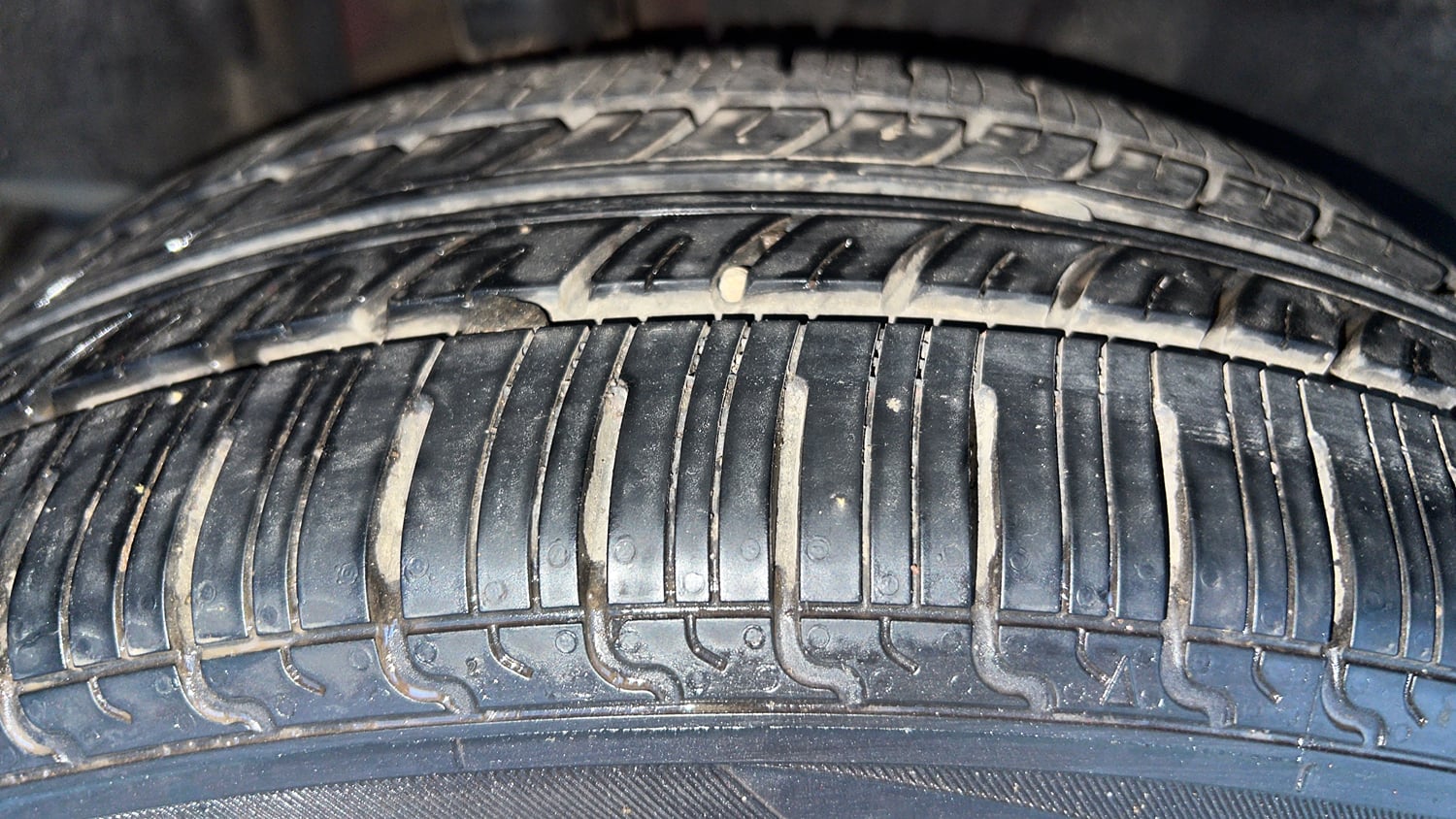Used 2019 Maruti Suzuki Swift ZXi Plus AMT Petrol Automatic tyres RIGHT REAR TYRE TREAD VIEW