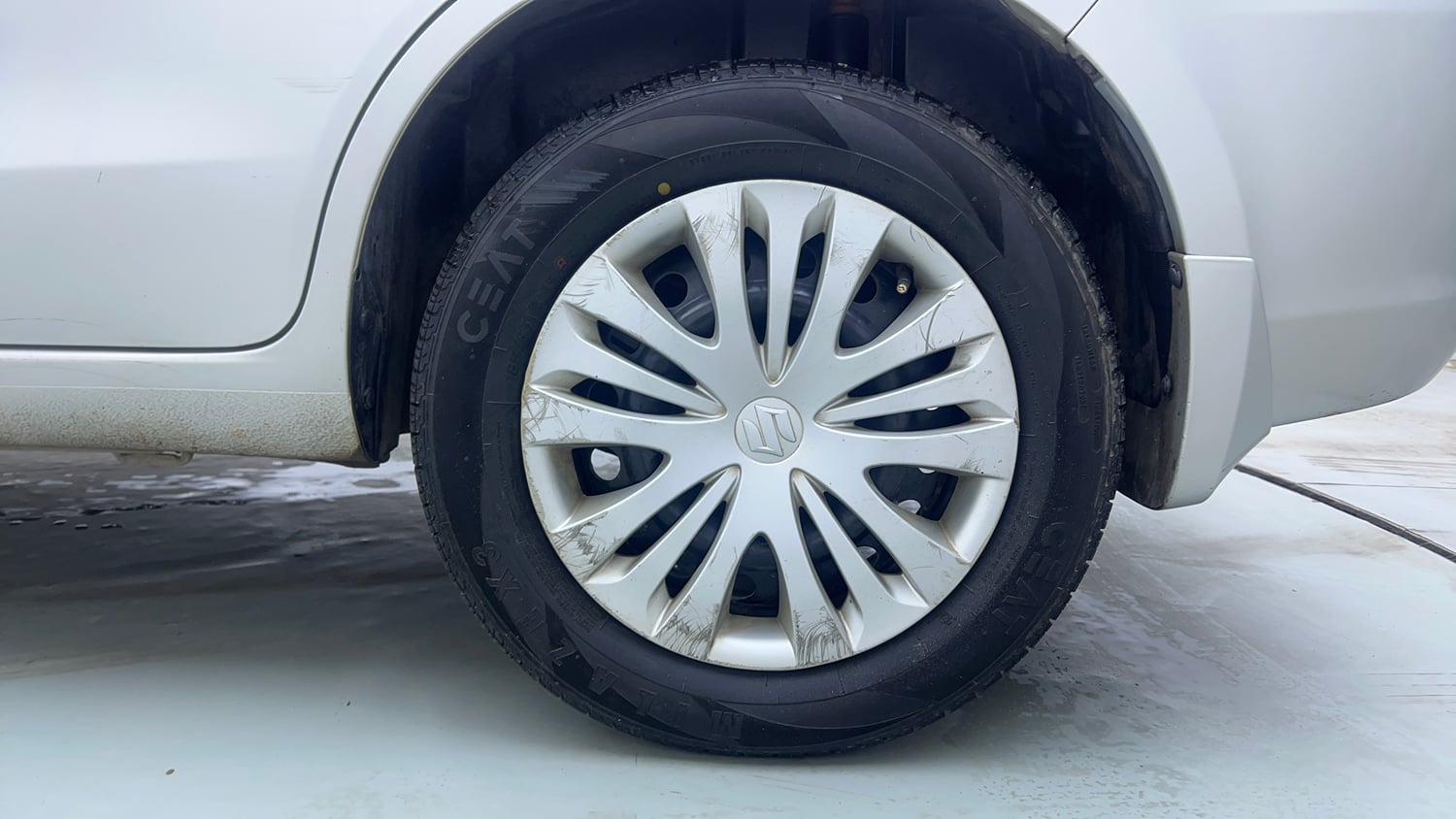 Used 2013 Maruti Suzuki Ertiga Vxi Petrol Manual tyres LEFT REAR TYRE RIM VIEW