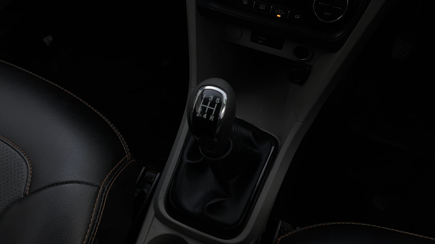 Used 2019 Tata Tiago Revotron XZ Plus Petrol Manual interior GEAR  KNOB VIEW