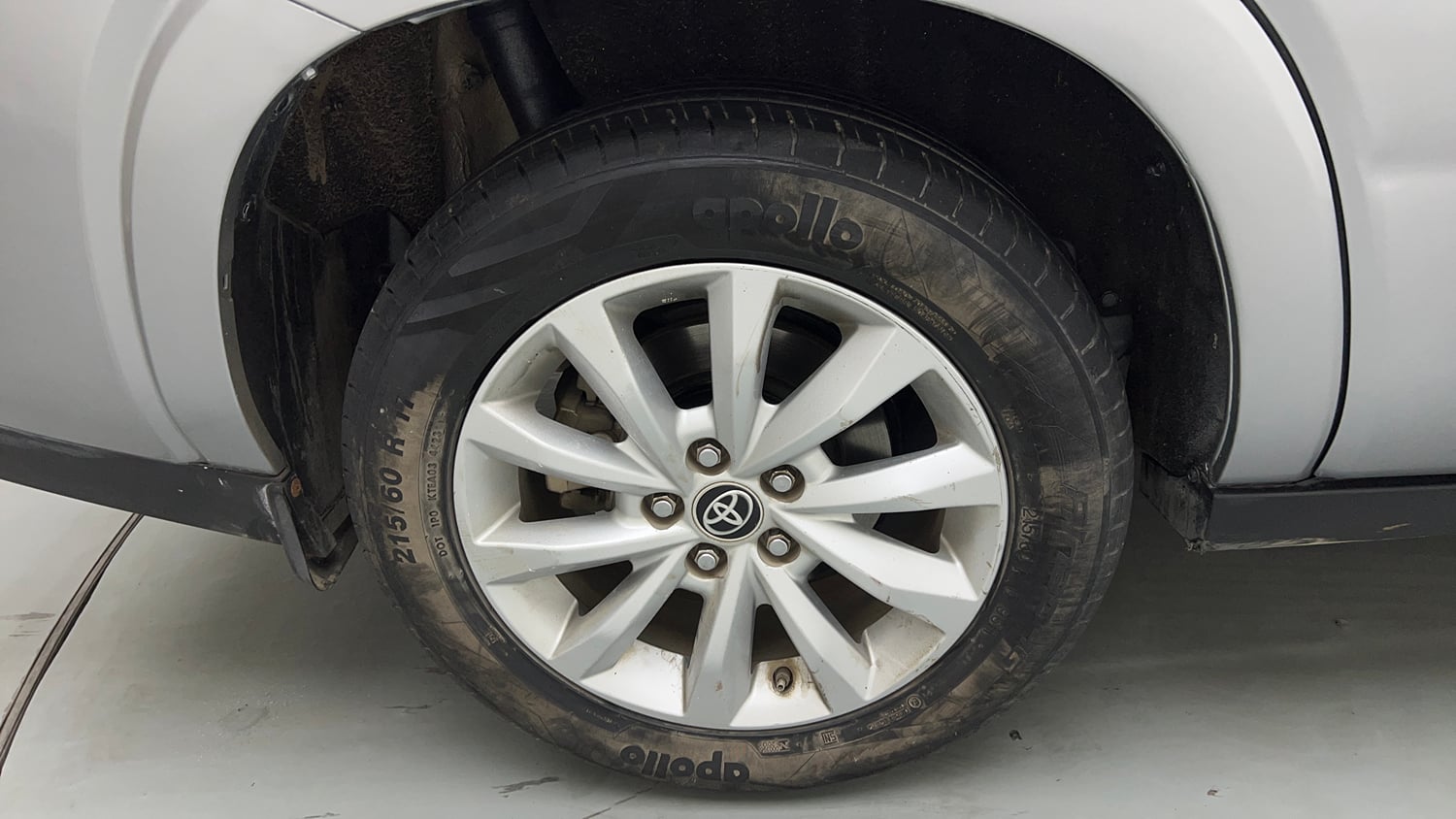 Used 2023 Toyota Innova Hycross VX Hybrid 7 STR Hybrid Automatic tyres RIGHT REAR TYRE RIM VIEW
