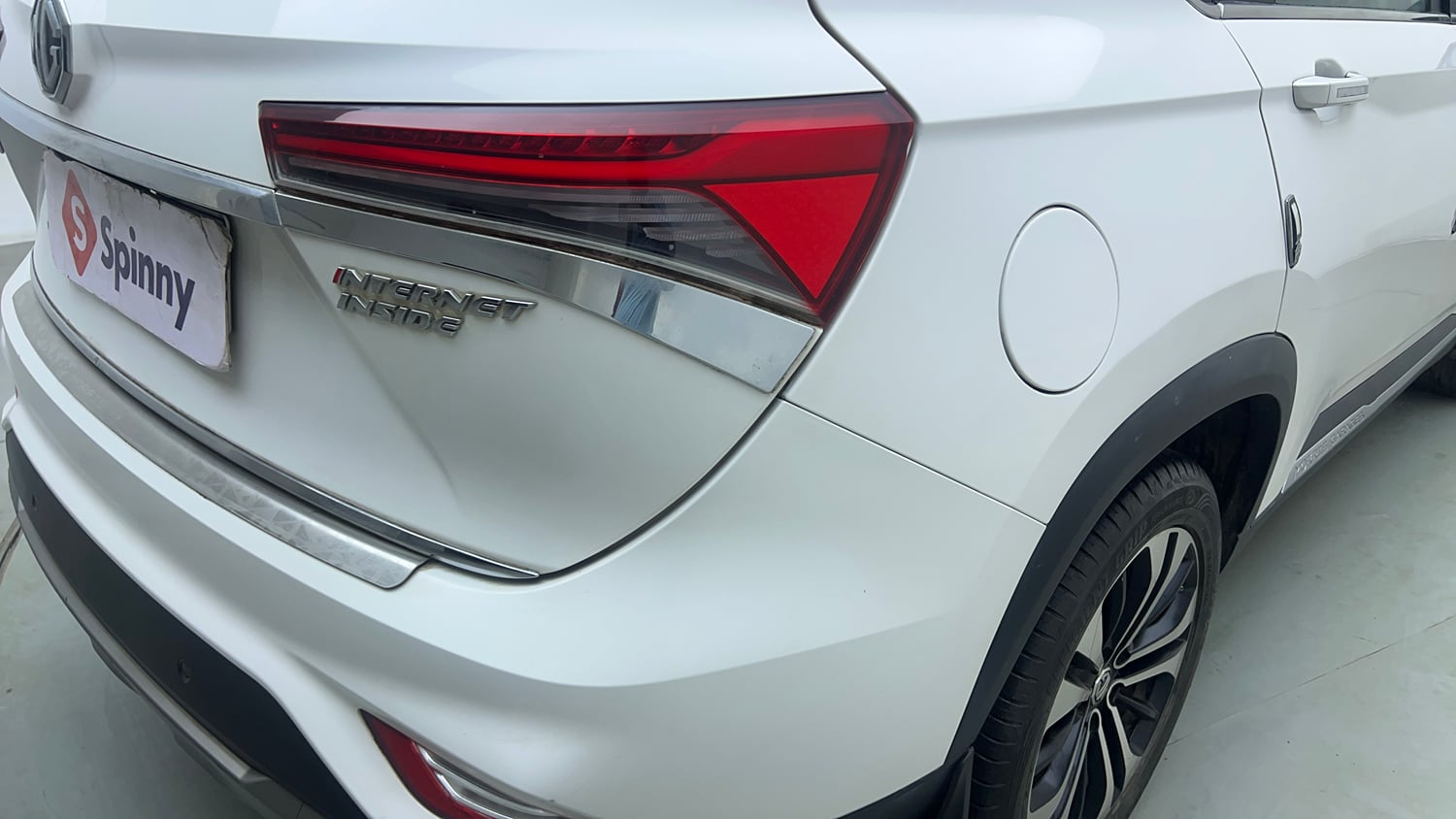Used 2021 MG Motors Hector Plus Sharp 1.5 Petrol Turbo CVT 6-STR Petrol Automatic dents MINOR SCRATCH