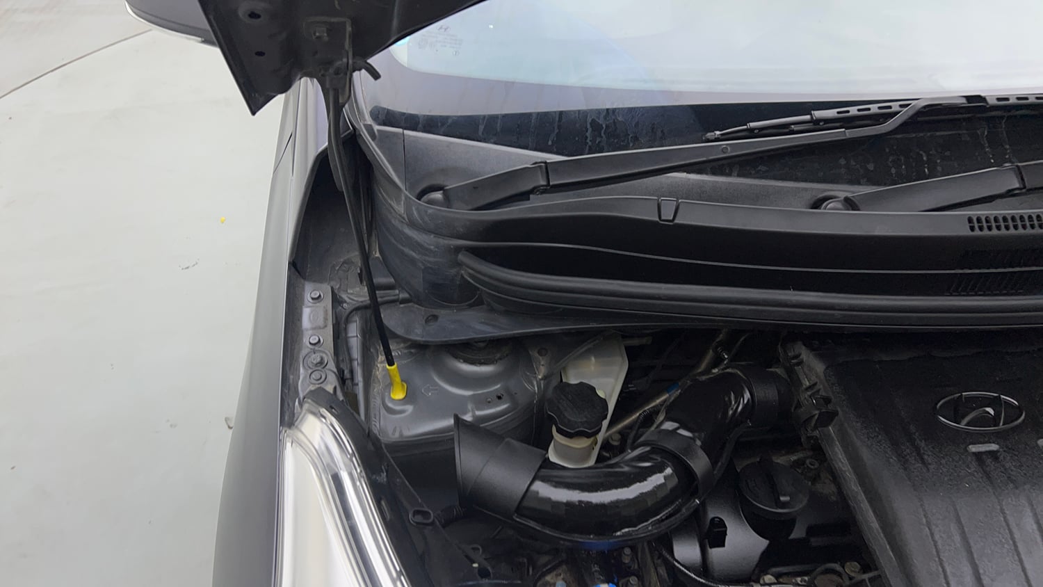 Used 2018 Hyundai Grand i10 Sportz 1.2 Kappa VTVT Petrol Manual engine ENGINE RIGHT SIDE HINGE & APRON VIEW