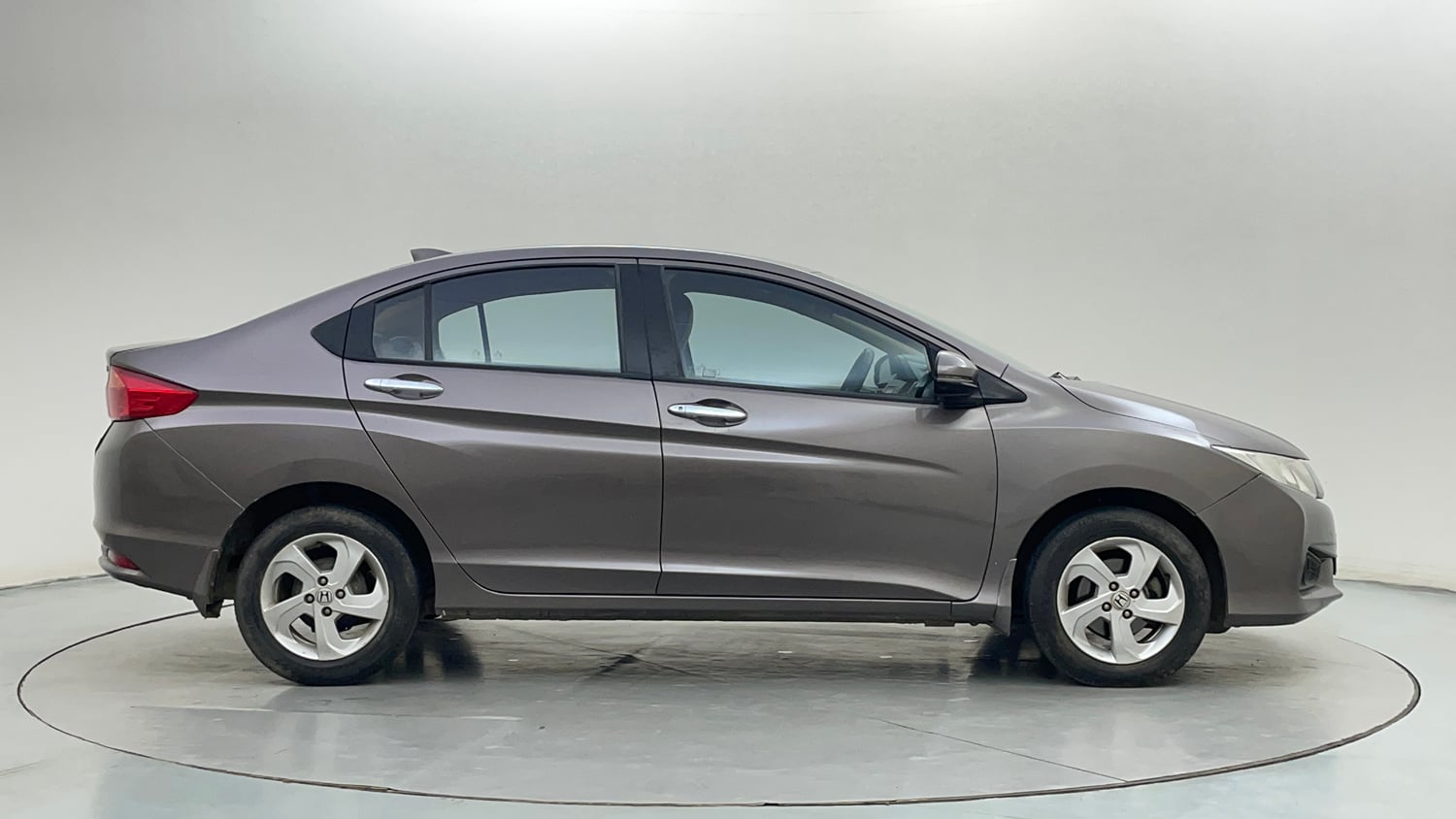 Used 2014 Honda City V Petrol Manual exterior RIGHT SIDE VIEW
