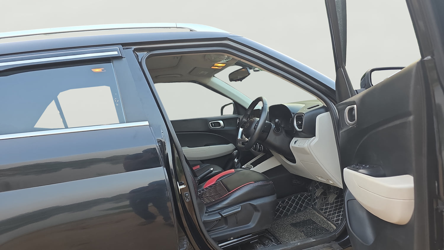 Used 2022 Hyundai Venue SX 1.2 Petrol Petrol Manual interior RIGHT SIDE FRONT DOOR CABIN VIEW