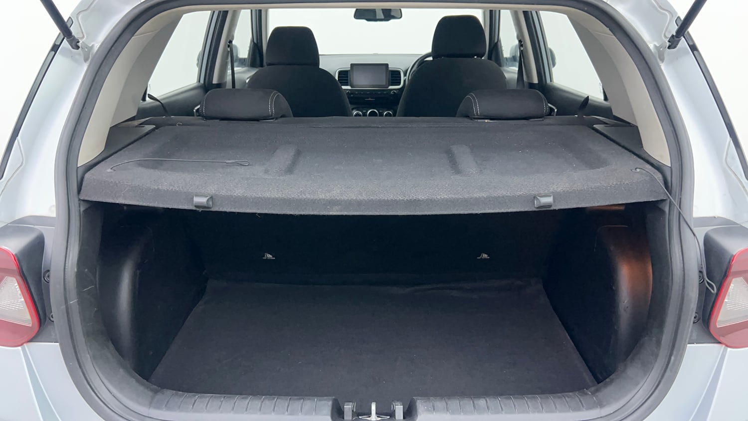 Used 2019 Hyundai Venue SX Plus 1.0 Turbo DCT Petrol Automatic interior DICKY INSIDE VIEW