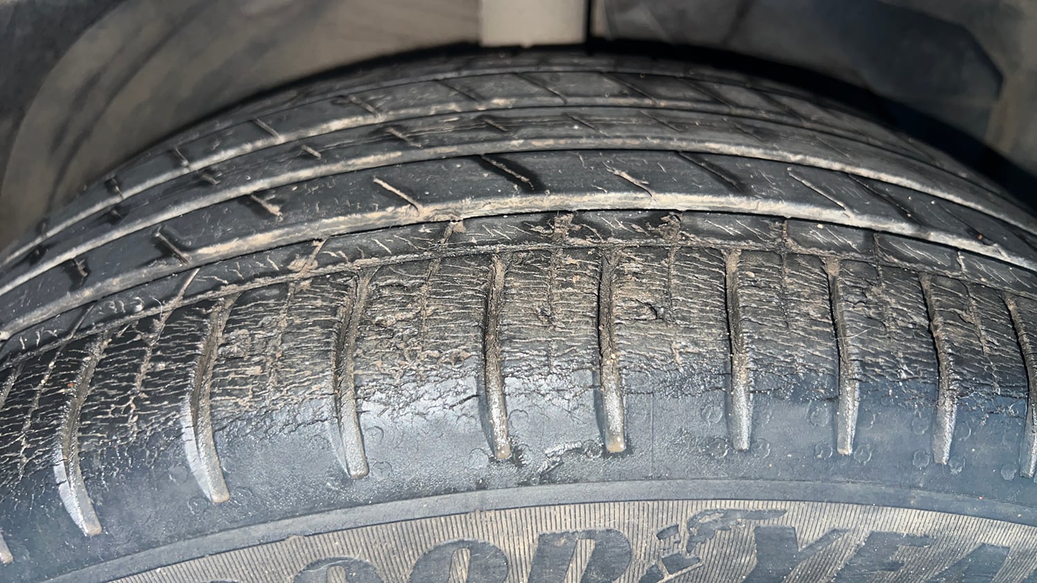 Used 2021 MG Motors Hector Plus Sharp 1.5 Petrol Turbo CVT 6-STR Petrol Automatic tyres RIGHT FRONT TYRE TREAD VIEW