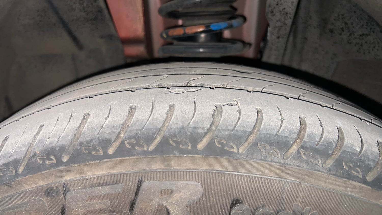 Used 2023 Nissan Magnite XV Turbo CVT Petrol Automatic tyres LEFT FRONT TYRE TREAD VIEW