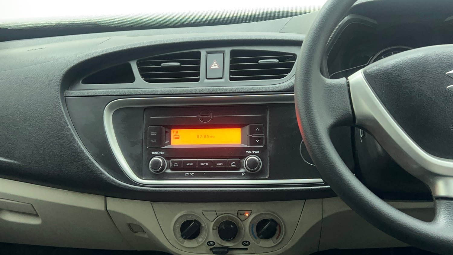 Used 2020 Maruti Suzuki Alto 800 VXi Petrol Manual top_features Integrated (in-dash) music system