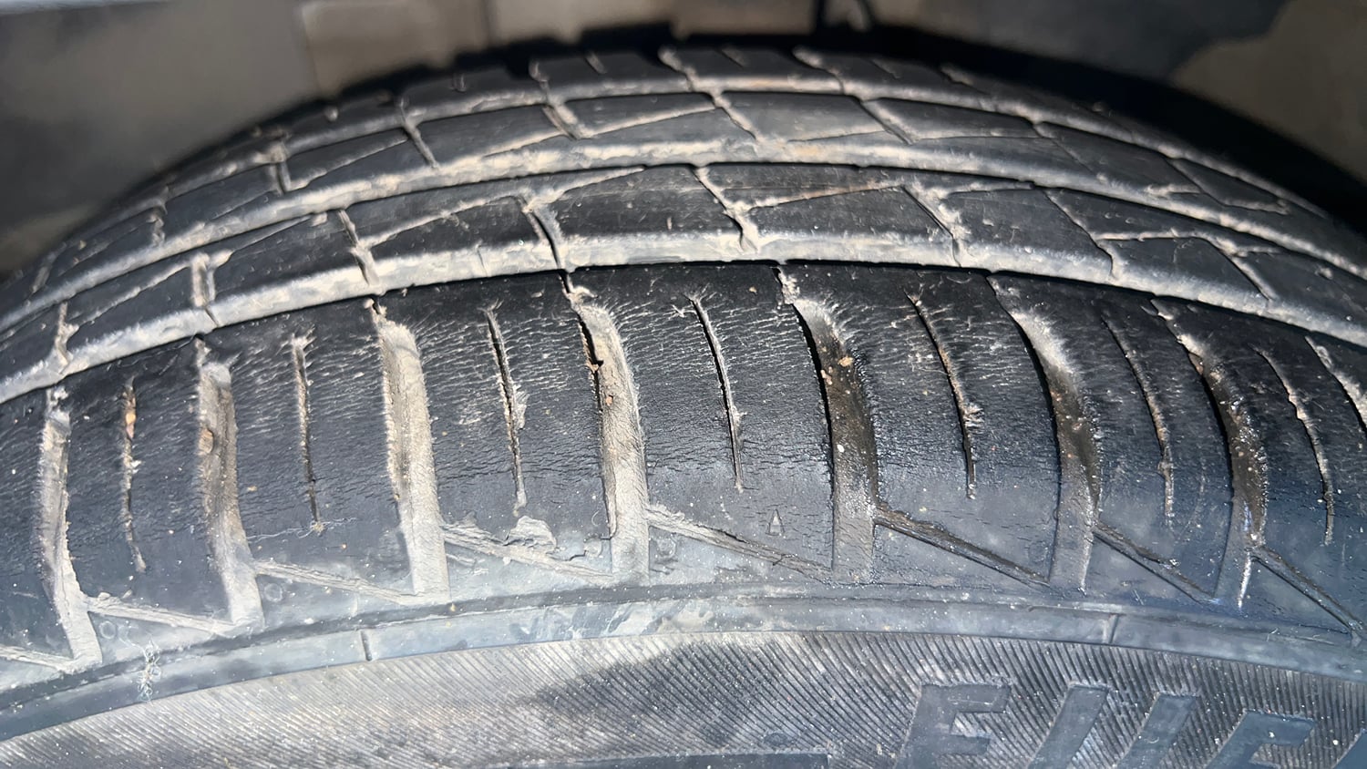 Used 2024 Renault Kwid CLIMBER AMT Petrol Automatic tyres LEFT FRONT TYRE TREAD VIEW