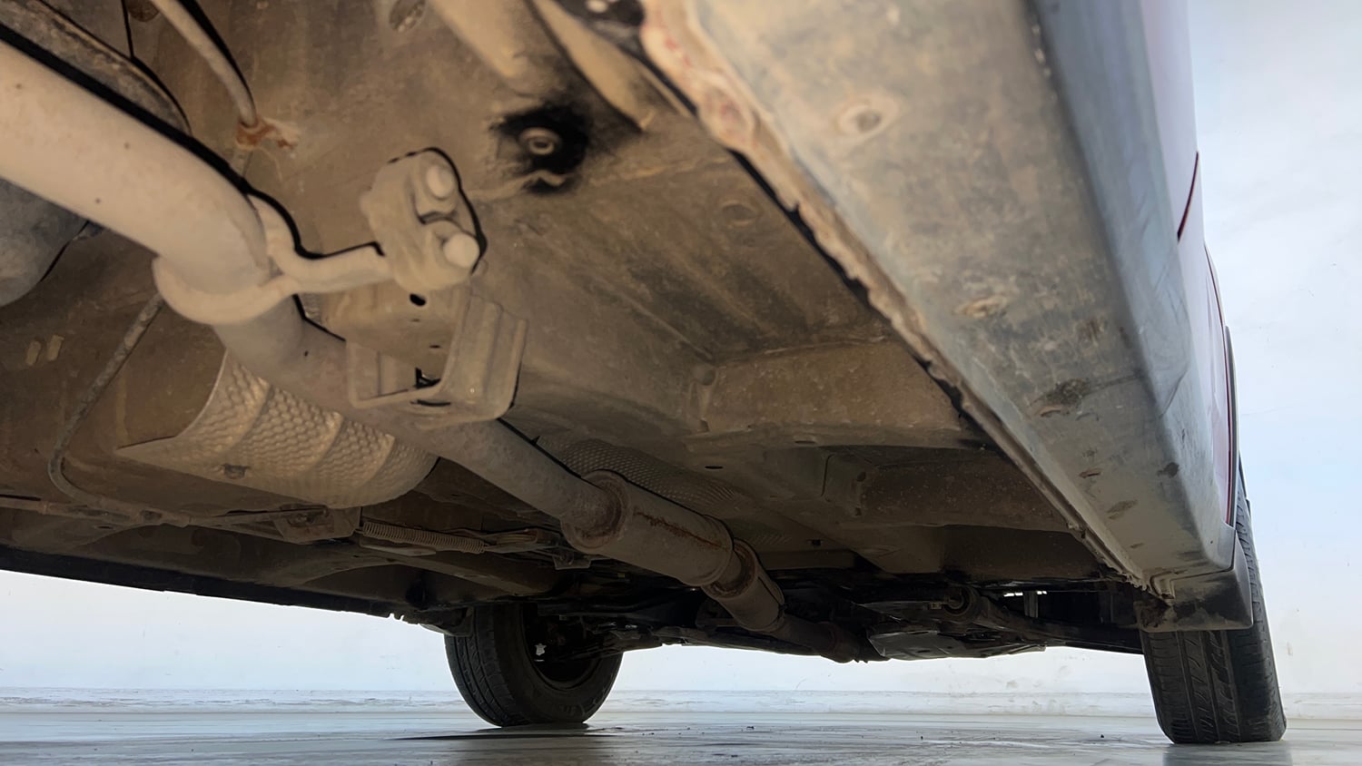 Used 2017 Mahindra KUV100 K4 6 STR Petrol Manual extra REAR RIGHT UNDERBODY VIEW