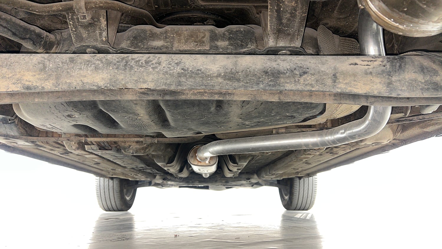 Used 2019 Hyundai Venue SX Plus 1.0 Turbo DCT Petrol Automatic extra REAR UNDERBODY VIEW (TAKEN FROM REAR)