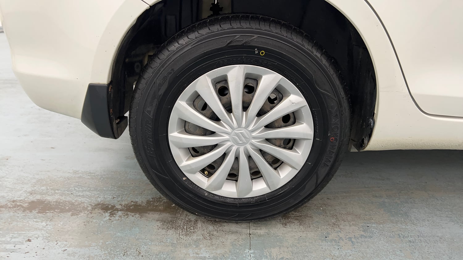 Used 2017 Maruti Suzuki Swift Dzire VDI Diesel Manual tyres RIGHT REAR TYRE RIM VIEW
