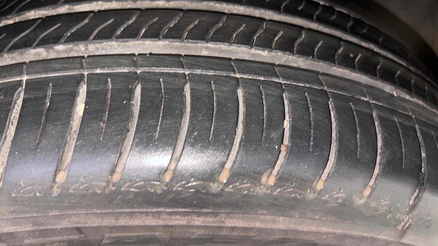 Used 2022 Tata Punch Adventure MT Petrol Manual tyres RIGHT FRONT TYRE TREAD VIEW