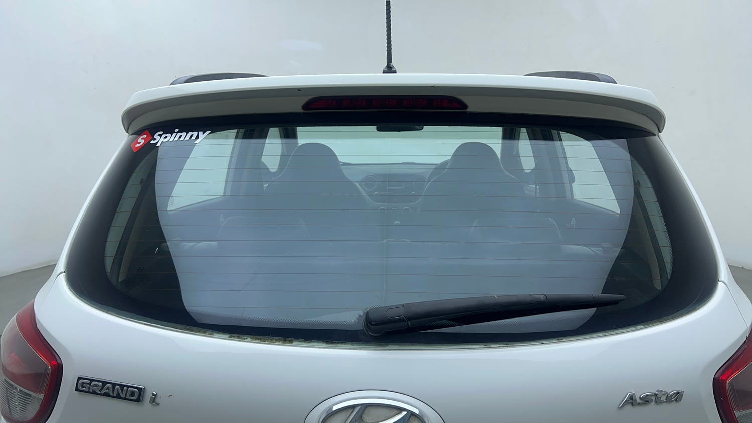 Used 2016 Hyundai Grand i10 Asta AT 1.2 Kappa VTVT Petrol Automatic top_features Rear wiper
