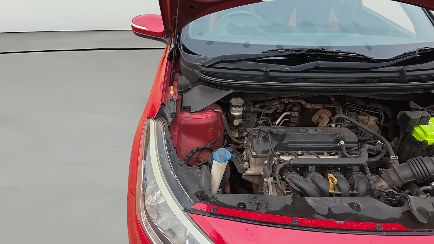 Used 2018 Hyundai Elite i20 Asta 1.2 Dual Tone Petrol Manual engine ENGINE RIGHT SIDE HINGE & APRON VIEW
