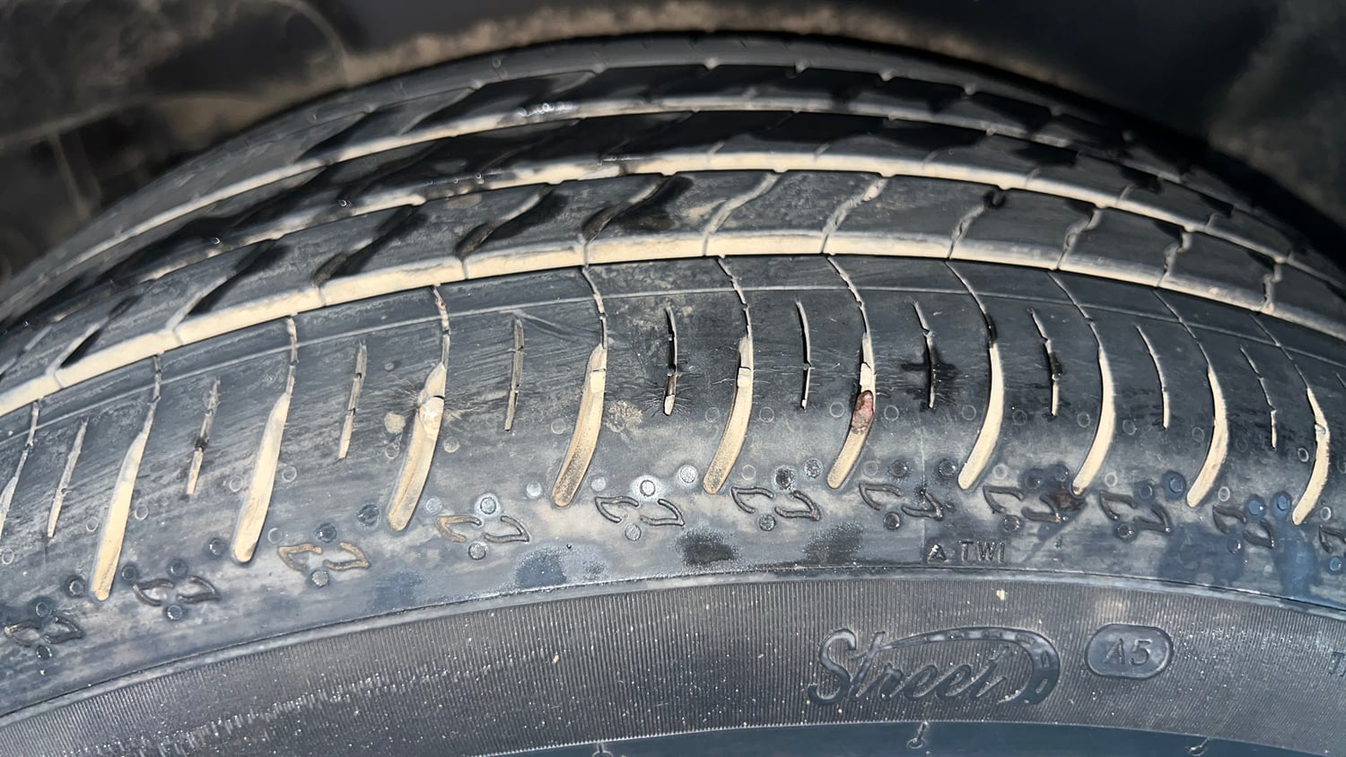 Used 2024 Honda Elevate ZX CVT Petrol Automatic tyres RIGHT REAR TYRE TREAD VIEW