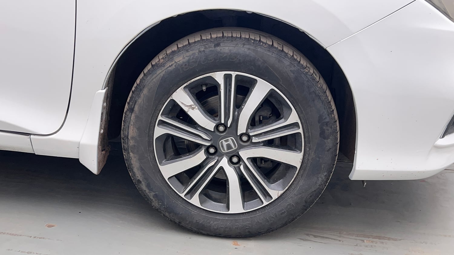 Used 2018 Honda City V CVT Petrol Petrol Automatic tyres RIGHT FRONT TYRE RIM VIEW