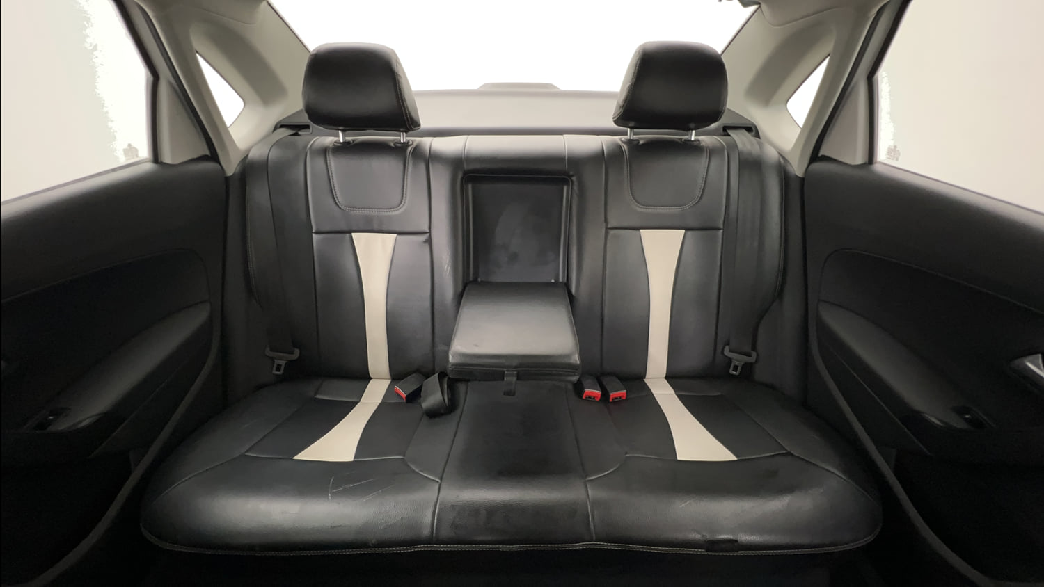 Used 2015 Volkswagen Vento Comfortline Petrol Petrol Manual interior REAR SEAT CONDITION VIEW