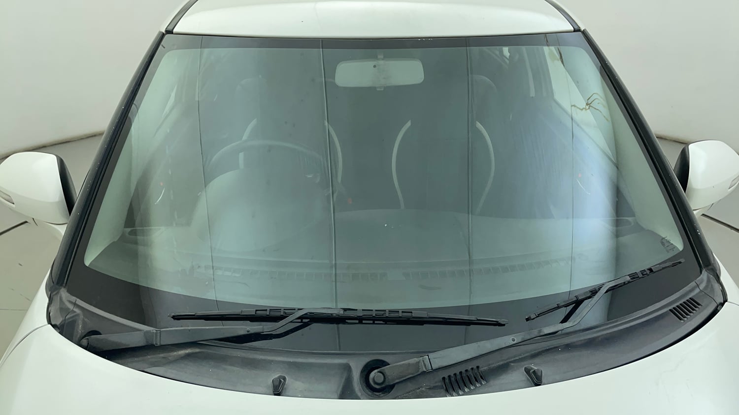 Used 2017 Maruti Suzuki Swift VXI (O) Petrol Manual exterior FRONT WINDSHIELD VIEW