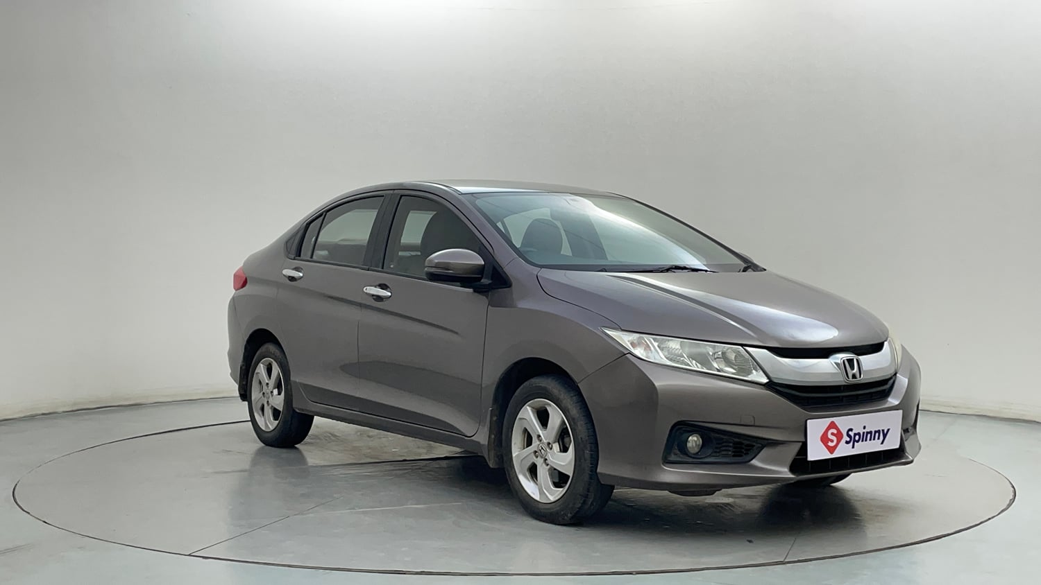 Used 2014 Honda City V Petrol Manual exterior RIGHT FRONT CORNER VIEW